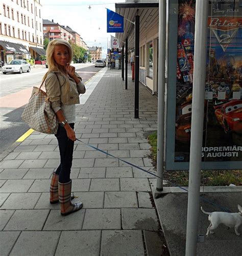 kissie blonde suédoise artificielle tuxboard