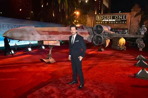 Rogue One A Star Wars Story World Premiere Photos And Tv Spots