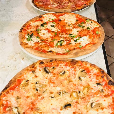 PICTURES AND VIDEOS – Amici Italian Eatery