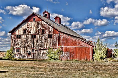 Classic Midwest Red Barn Photograph By Joanne Beebe Pixels