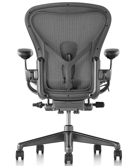 Although the form and look of the chair has remained familiar, the science of sitting, the way people work and new technologies have transformed throughout the years. AERON REMASTERED BY HERMAN MILLER