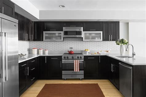 Whether you're building from scratch, demolishing your current kitchen or doing a refresh, here are some of the best kitchen renovation tips from interior designers. Kitchen Remodel Ideas From Interior Decorators | Décor Aid
