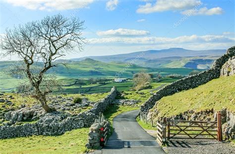 Beautiful Yorkshire Dales Landscape Stunning Scenery England Tou Stock