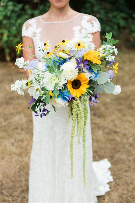 20 Sunflower Bouquets That Will Brighten Up Your Wedding Day Colorful