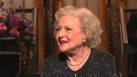 Betty White Back On Snl Rerun To Remind Us Why We Loved Her So Much