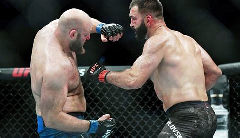 Ufc On Espn 4 Arlovski Sets Heavyweight Win Record Tops Rothwell