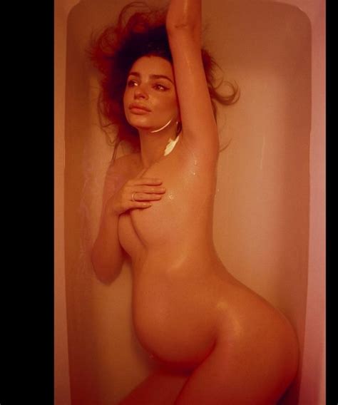 Emily Ratajkowski Nude In The Last Weeks Of Pregnancy Photos The