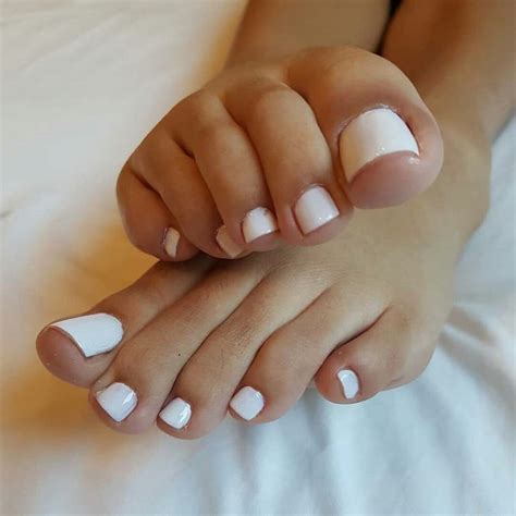 Lively Laura Feet Nails Cute Toe Nails Pretty Toe Nails