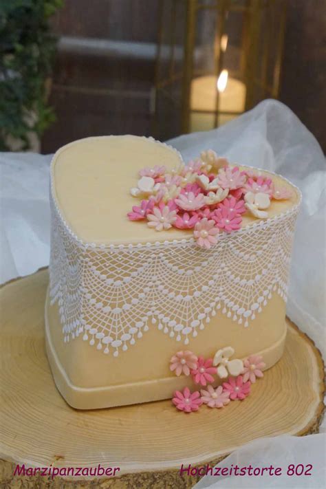 Ausführliche anleitung zum zubereiten einer zweistöckigen torte mit farbverlauf des teiges. Hochzeitstorten Herz und eckig - individuelle ...