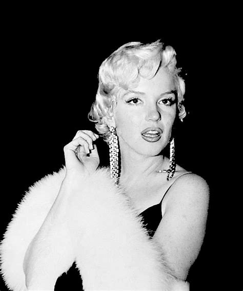 Marilyn Monroe At The Premiere Of The Rose Tattoo 1955 Marilyn