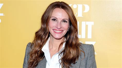 julia roberts shares throwback photo to celebrate her twins phinnaeus and hazel s 18th birthday