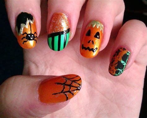 40 of my favorite halloween nail art designs! 6 Best Easy & Charming DIY Halloween Nail Art Design Tutorials - StyleGlow.com