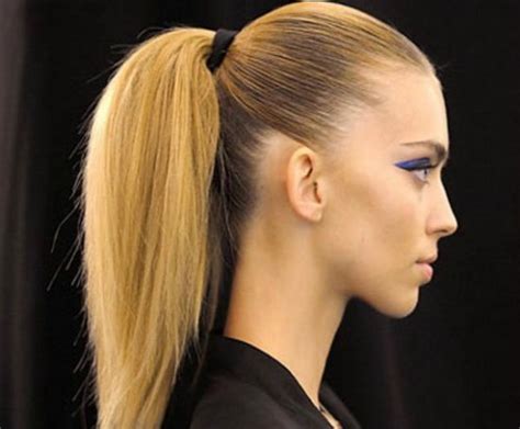 This hair care vocabulary will be helpful when you go to the drug store or beauty store to buy items to care for your hair. Dream Forever & Live Today: Ponytail: Hazte una coleta!