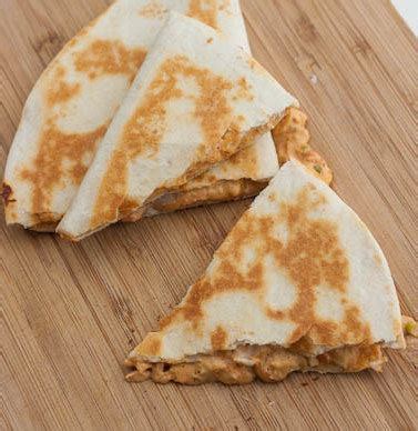 Of those 510 calories, 250 are from fat, and about 152 calories come from carbs. MyFridgeFood - Taco Bell Quesadilla