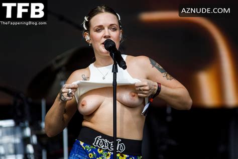 Tove Lo Sexy Seen Flashing Her Nude Tits On Stage At The Danish Music
