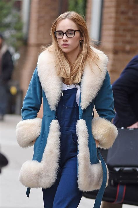 32 Celebrities Looking Chic In Glasses Geek Chic Fashion Winter