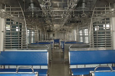 Your Guide To Mumbai Local Trains Discovering India
