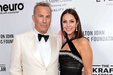 Kevin Costner S Wife Christine Baumgartner Files For Divorce After 18