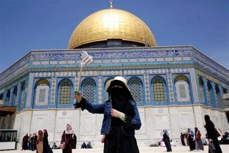 Muslims Gather In Jerusalem For First Ramadan Friday Prayers The