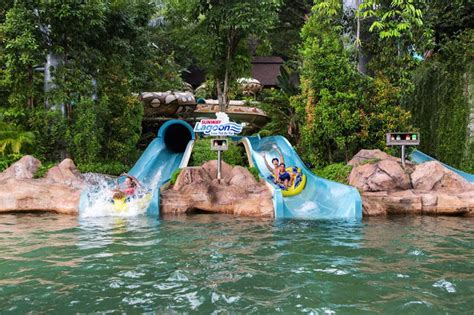 The amusement park, the waters of africa water park, the wildlife park, the scream park and the extreme park. Sunway Lagoon Epic Fun - Malaysia Badminton Experience
