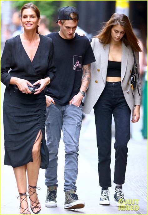 Kaia Gerber Meets Up With Brother Presley And Mom Cindy Crawford For Event In Nyc Photo 1240787