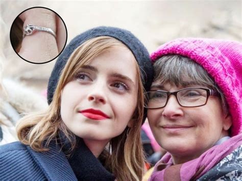 Emma Watson Loses Her Precious Ring Ted By Mum Seeks Help On