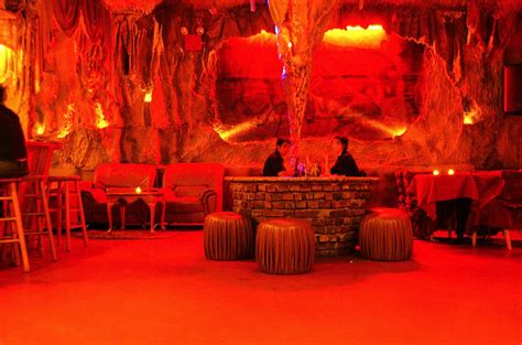 9 Unusual And Unique Restaurant You Must Visit In New York - Hand