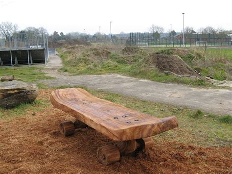 With a little imagination and some time, thrifty scavengers can turn these scraps into beautiful furniture that can last generations. Creative Ideas - Stunning Tree Trunk Garden Furniture
