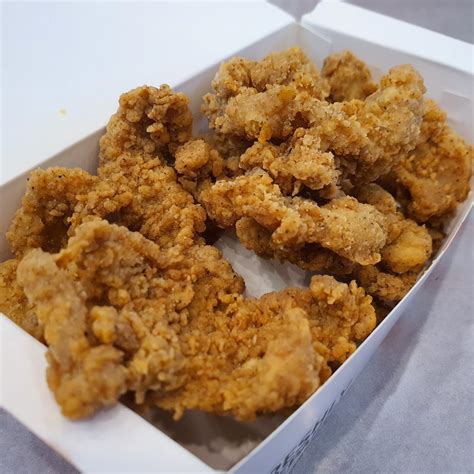 A 100g serving of baked chicken breast contains 4 grams of fat and 31 grams of protein, compared to 10 grams of fat and 27 grams of protein for the same portion of broiled, lean skirt steak. Chicken Skin at KFC - Halal Tag Singapore