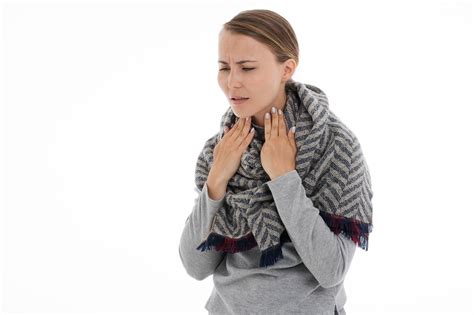 Does Acid Reflux Cause Sore Throat 8 Symptoms Of Laryngopharyngeal