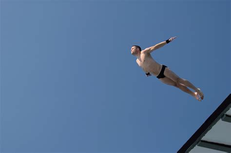 A Beginners Guide To The Basic Techniques Of Springboard Diving