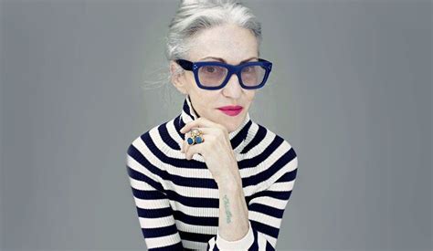 Glasses To Look Younger 20 Examples Banton Frameworks Red Frame