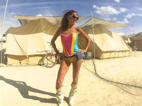 Here S What The Inside Of A Fancy Celebrity Camp At Burning Man Looks Like Business Insider