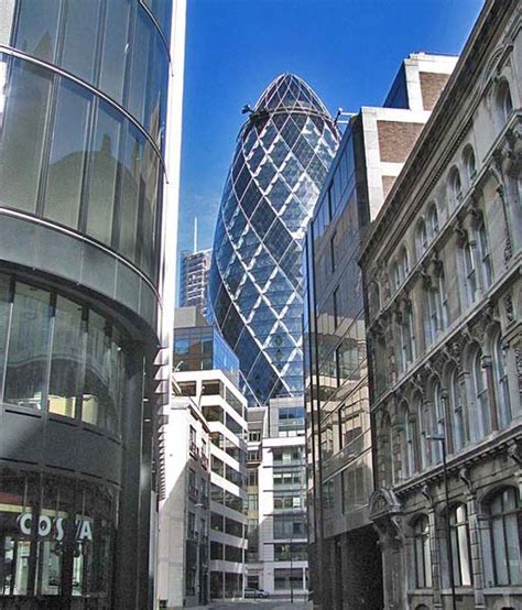 London's first ecological tall building and an instantly recognisable addition to the city's skyline, this headquarters designed for swiss re is. 30 St Mary Axe, the Swiss Re Building