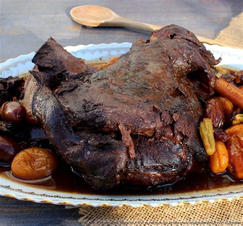 Epaule de chevreuil mijotée dans son jus cuisson douce en cocotte
