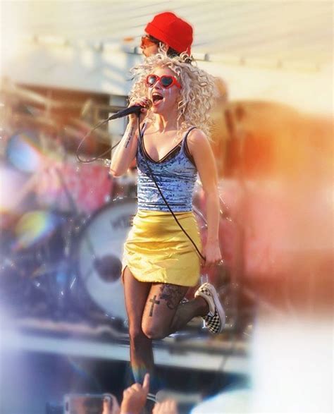 Hayley On Stage During Paramores Second Show On Parahoy Parahoy Paramore Hayley