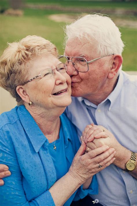I Hope Im Blessed With Half The Happiness Shown In This Picture Too Sweet Cute Old Couples