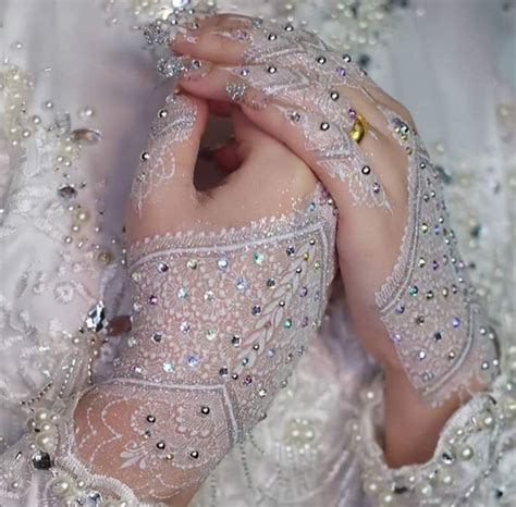 But in henna designs, simple is more fun and attractive. Model Henna Putih dan Merah Untuk Pengantin dengan Desain ...
