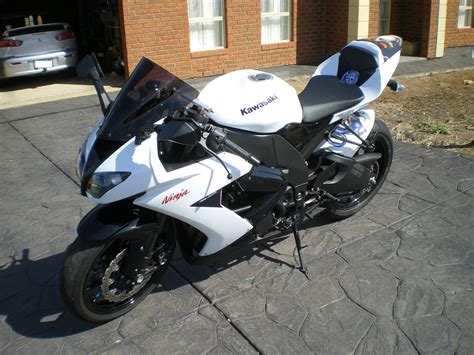 All new aerodynamic body with integrated winglets, small & light led headlights, tft colour instrumentation, and smartphone connectivity plus updates derived from kawasaki racing team world superbike expertise. Kawasaki ZX10R: 2009 special edition ZX10R
