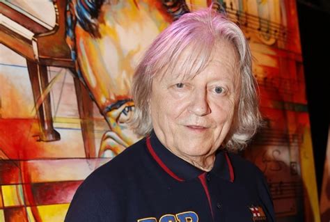 Října 1943 praha) je český popový a rockový zpěvák a filmový herec, synovec herce eduarda dubského, bratr muzikanta jana neckáře. Václav Neckář slaví výročí. 65 let na scéně! | Sedmička.cz