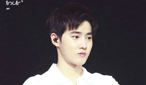 Kai exo memberikan kado spesial pada penggemar untuk merayakan ulang tahunnya yang ke 24 tahun. Foto Candid Suho EXO Bareng Anak Kecil di Manila Ini Bikin ...