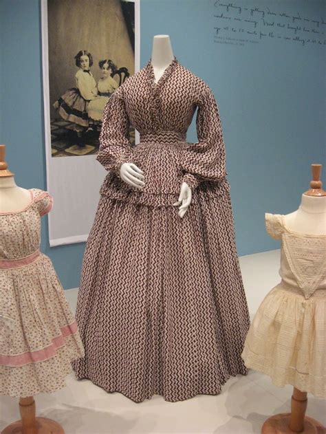 As for a pattern, i thought that the laughing moon 1860s day dress would be great and i knew that laughing moon had a pretty good reputation. 1860's simple day dresses. | Civil war dress, Civil war ...