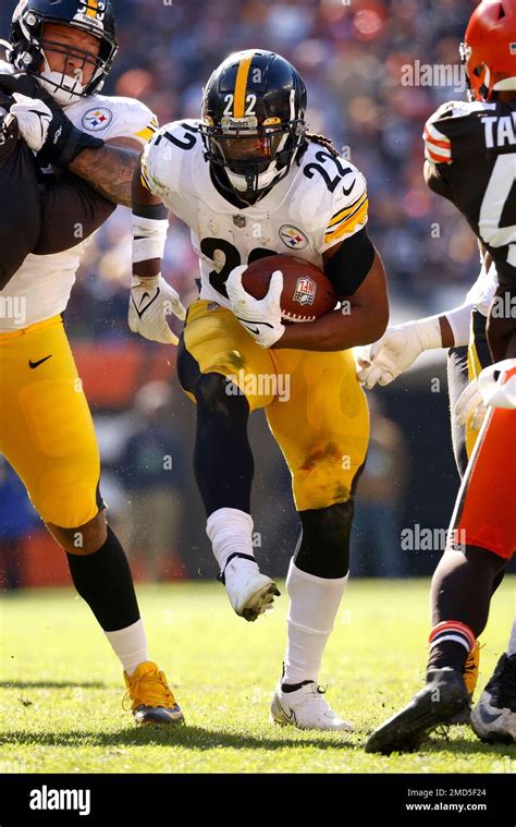 Pittsburgh Steelers Running Back Najee Harris 22 Runs With The Ball