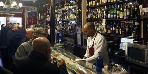 Weaving our way through the back streets in madrid to avoid the crowds something catches our eye and we made a great discovery, casa alberto. 'Casa Alberto' (Madrid). Foto: Roberto Ranero (con ...