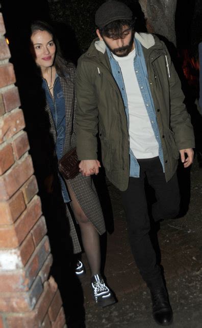 Elimi birakma stars alina boz and alp navruz dating history and short bio 2019. Alp Navruz'un doğum günü partisine katılan Aslışah ...