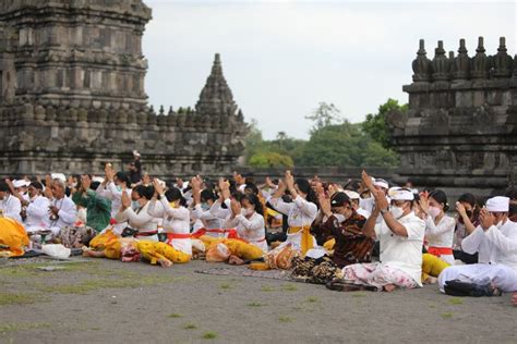 Candi Prambanan Dan Borobudur Resmi Bisa Digunakan Untuk Ibadah Umat