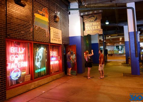 Out of our massive list of bars and nighclubs, we've selected ten favorites that you can't miss. Chicago Nightlife - Chicago Clubs - Bars in Chicago