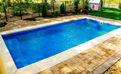 Whats The Best Small Fiberglass Pool For Your Needs Costs Sizes Features Small Fiberglass