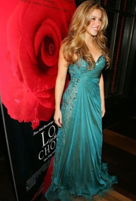 Shakira mebarak free hugs celebs celebrities petite fashion her style role models blue dresses sexy. Shakira blue dress! Amor en tiempos de cólera! | Prom ...