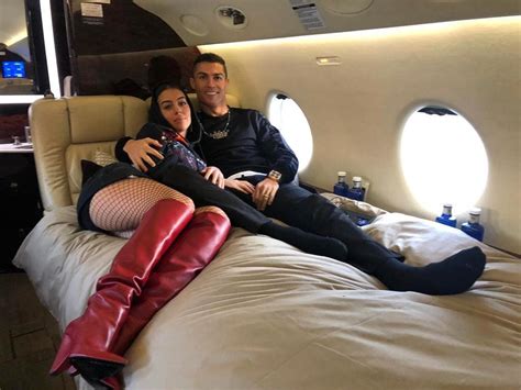 Ronaldo, ronaldo jr thanks for watching. Momenti di tenerezza tra Cristiano Ronaldo e Georgina ...